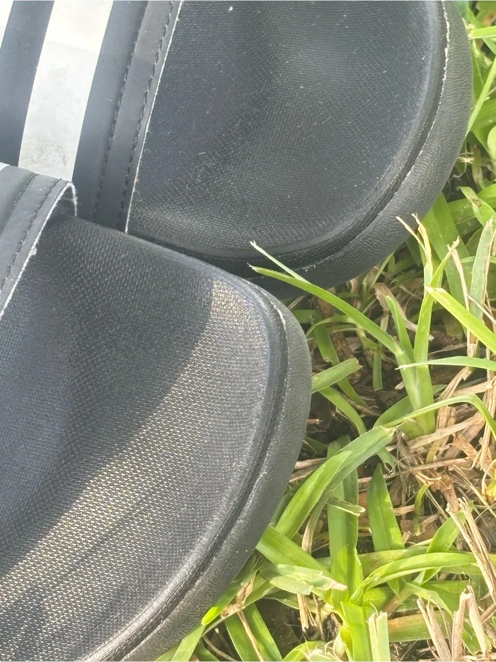 Adidas Adilette is the sports slippers  a size 8